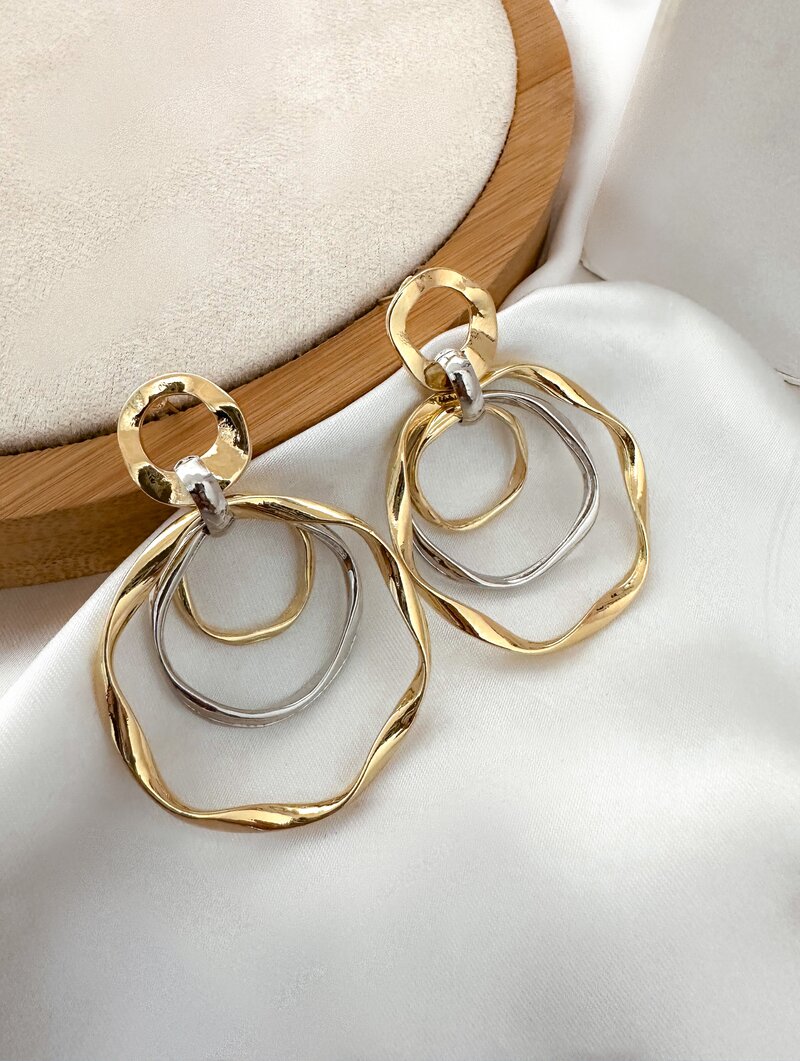 Brinco Folheado a Ouro 18k e Prata Argola Tripla com Ponteira