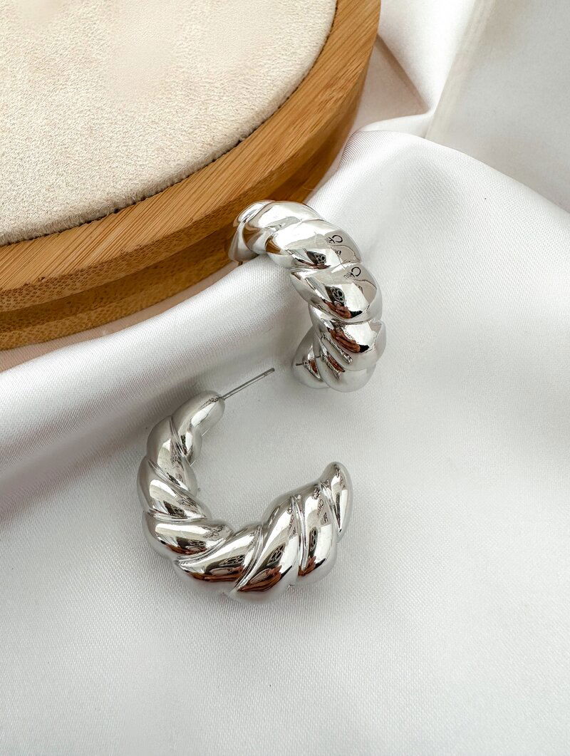 Brinco Folheado a Ouro 18k e Prata Argola Tubo Torcida