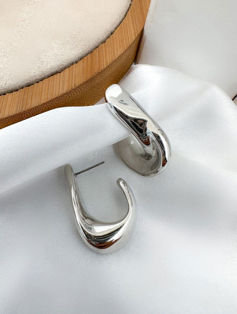 Brinco Folheado a Ouro 18k e Prata Argola Tubo Torcido