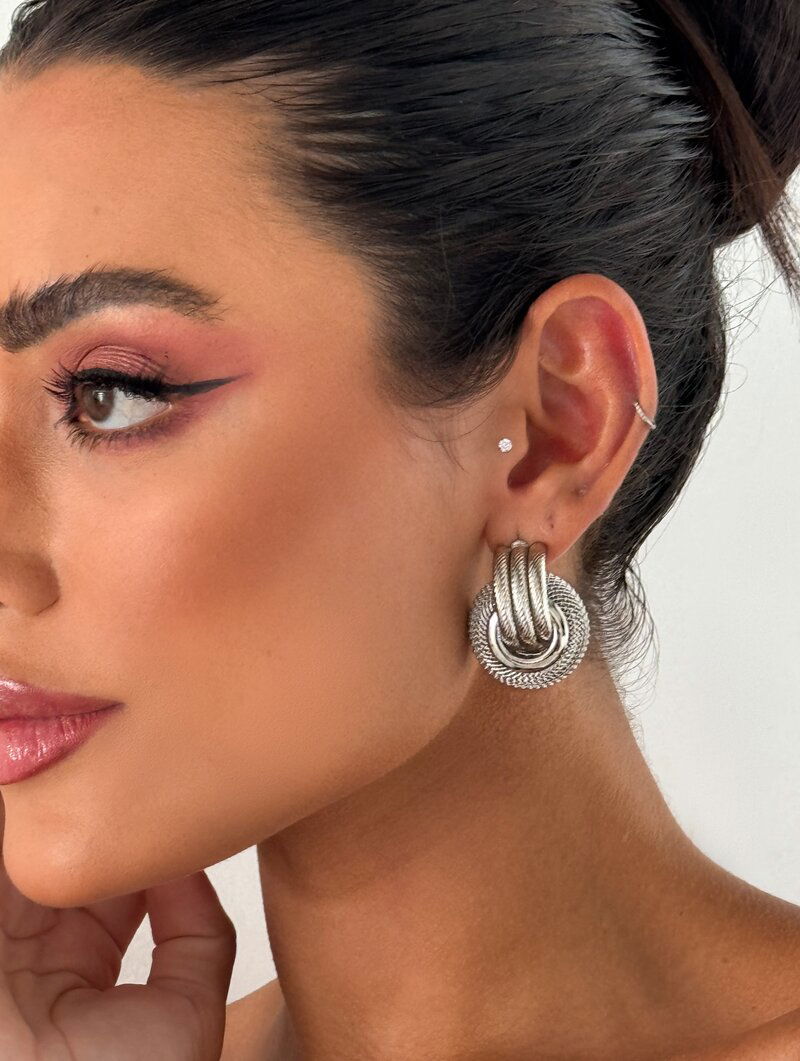 Brinco Folheado a Ouro 18k e Prata Argola Vazada com Ponteira Três Fios