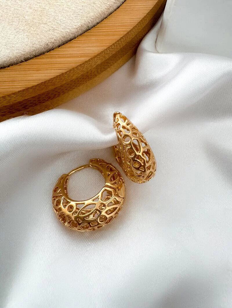 Brinco Folheado a Ouro 18k e Prata Argolinha com Fecho Vazada