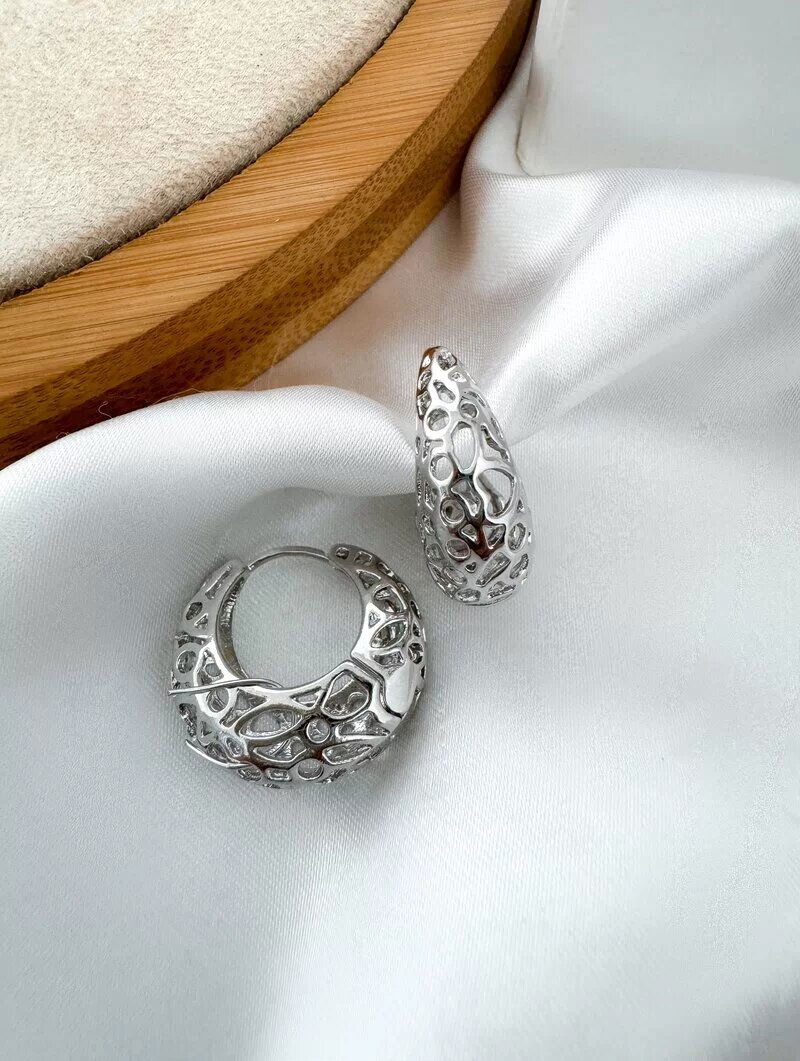 Brinco Folheado a Ouro 18k e Prata Argolinha com Fecho Vazada