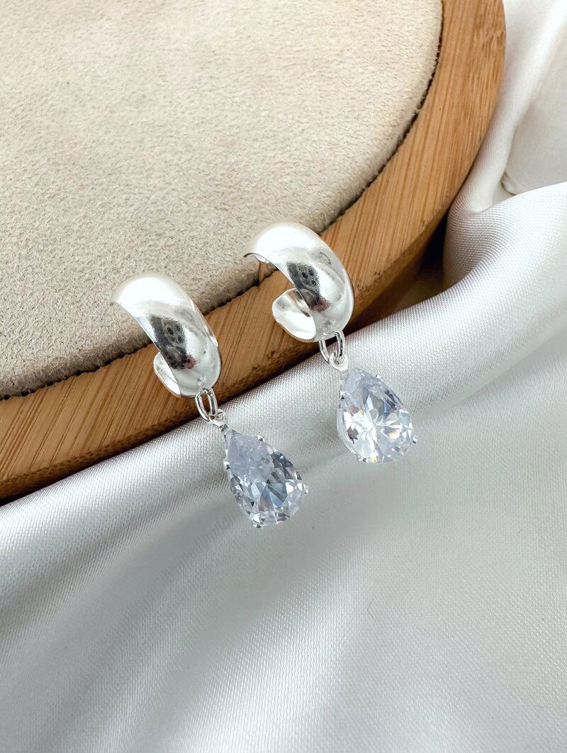 Brinco Folheado a Ouro 18k e Prata Argolinha com Gota de Zircônia