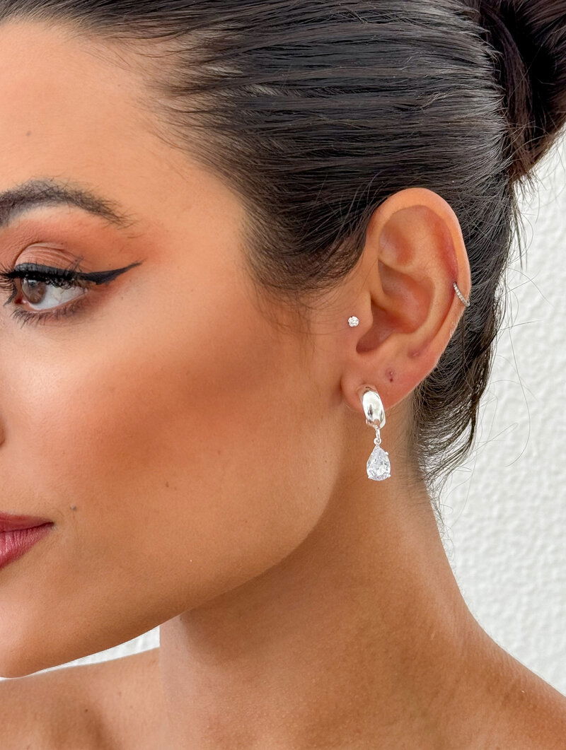 Brinco Folheado a Ouro 18k e Prata Argolinha com Gota de Zircônia