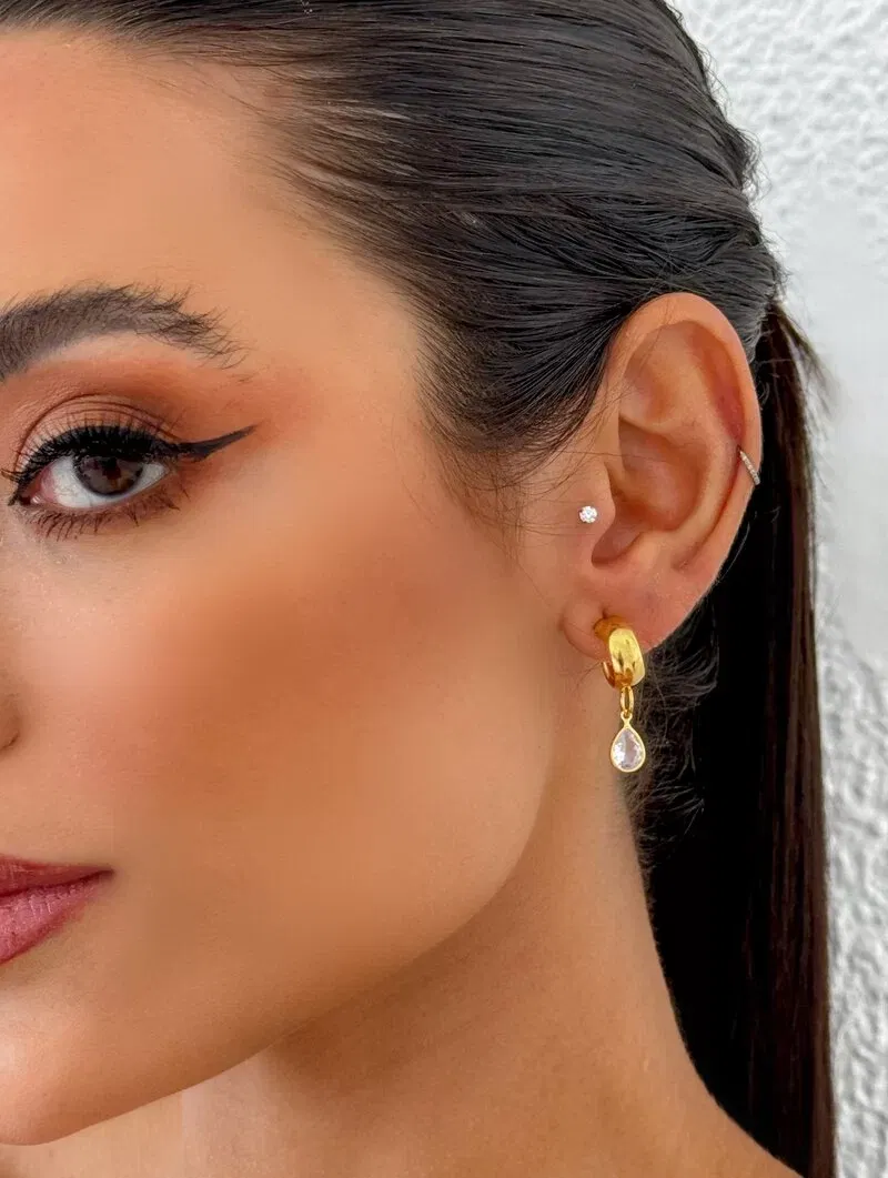 Brinco Folheado a Ouro 18k e Prata Argolinha com Gota de Zircônia