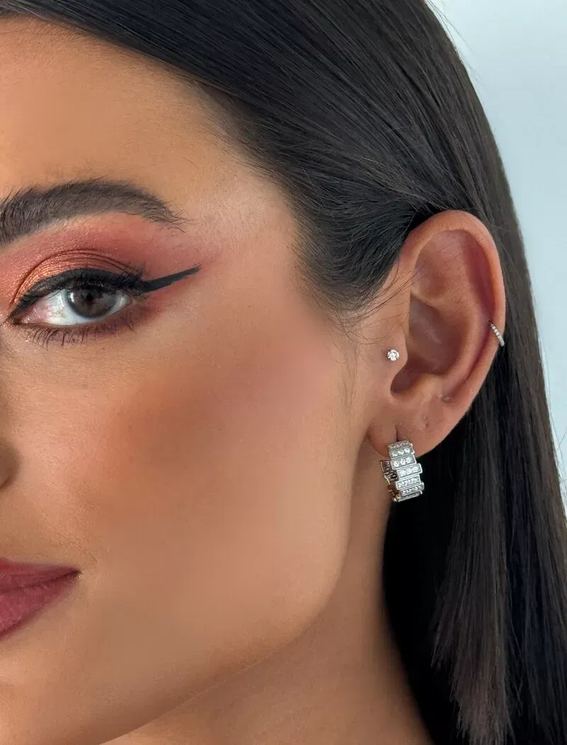 Brinco Folheado a Ouro 18k e Prata Argolinha com Micro Zircônias