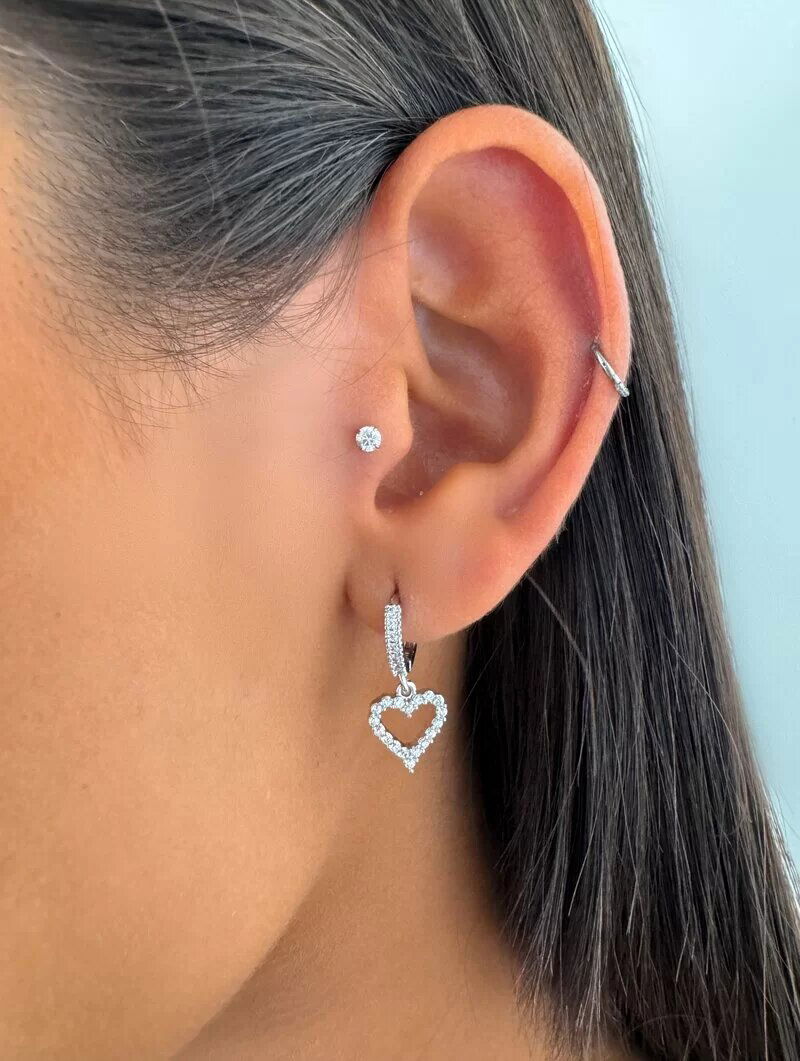 Brinco Folheado a Ouro 18k e Prata Argolinha Cravejada com Coração