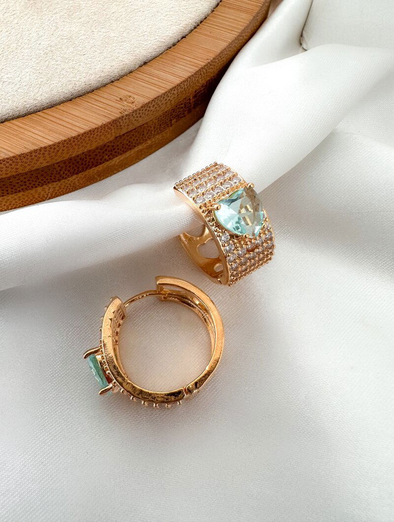 Brinco Folheado a Ouro 18k e Prata Argolinha Cravejada com Coração de Zircônia