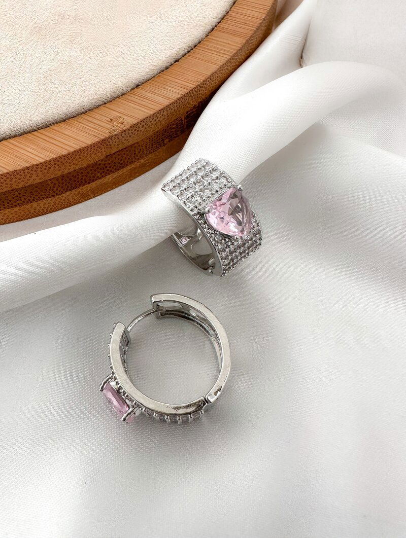 Brinco Folheado a Ouro 18k e Prata Argolinha Cravejada com Coração de Zircônia
