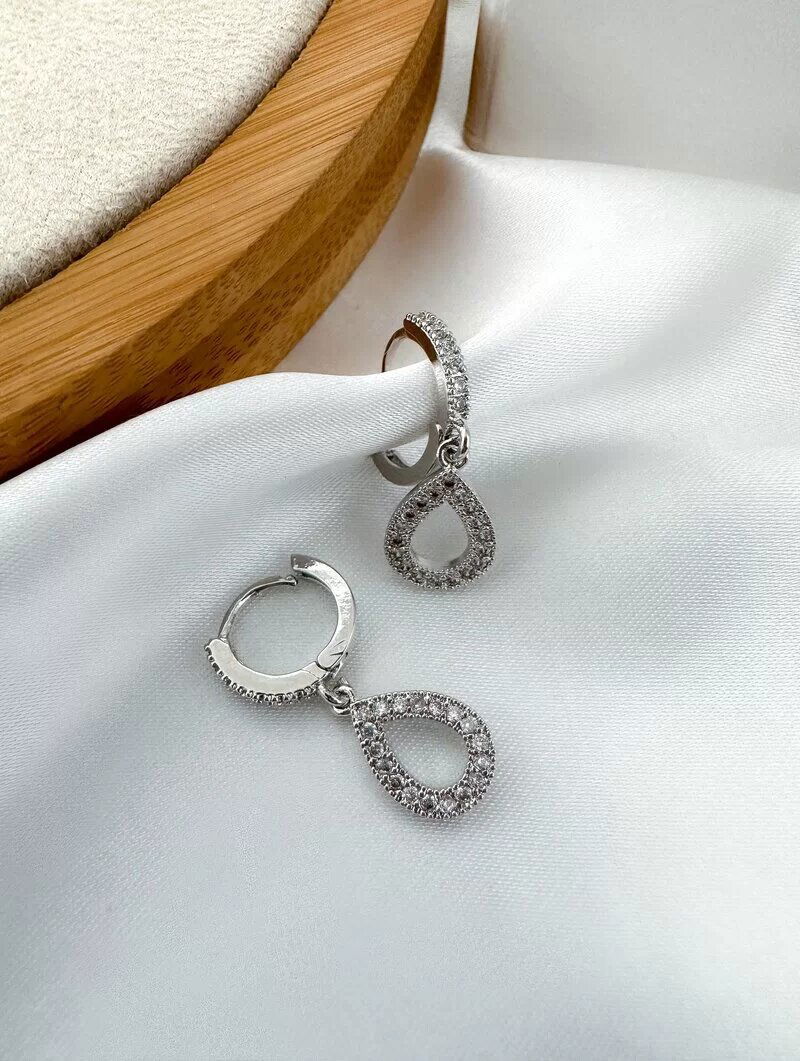 Brinco Folheado a Ouro 18k e Prata Argolinha Cravejada com Gota