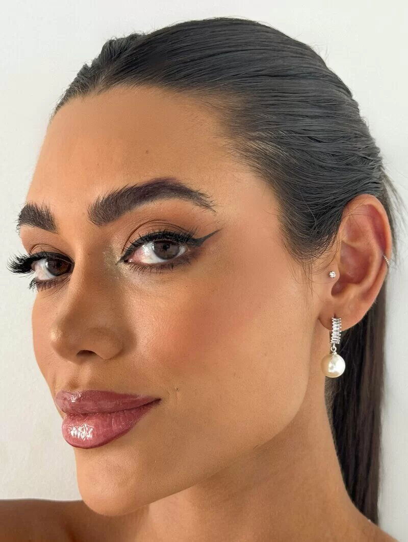 Brinco Folheado a Ouro 18k e Prata Argolinha Cravejada com Pérola