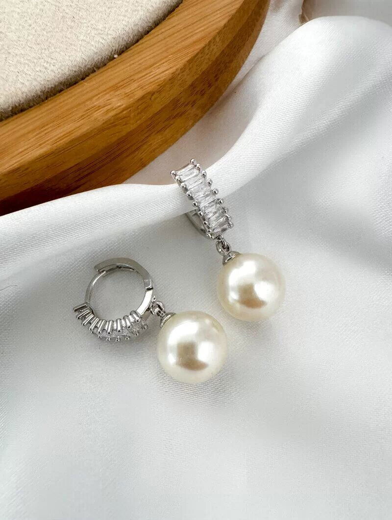 Brinco Folheado a Ouro 18k e Prata Argolinha Cravejada com Pérola