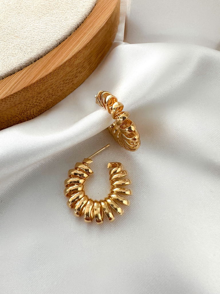 BRINCO FOLHEADO A OURO 18K E PRATA ARGOLINHA DESIGNER MOLA