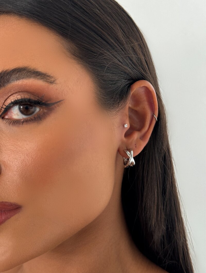 Brinco Folheado a Ouro 18k e Prata Argolinha em X com Fecho