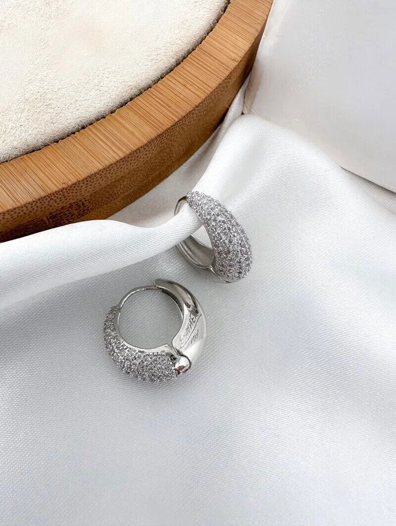 Brinco Folheado a Ouro 18k e Prata Argolinha Fecho Click Cravejada