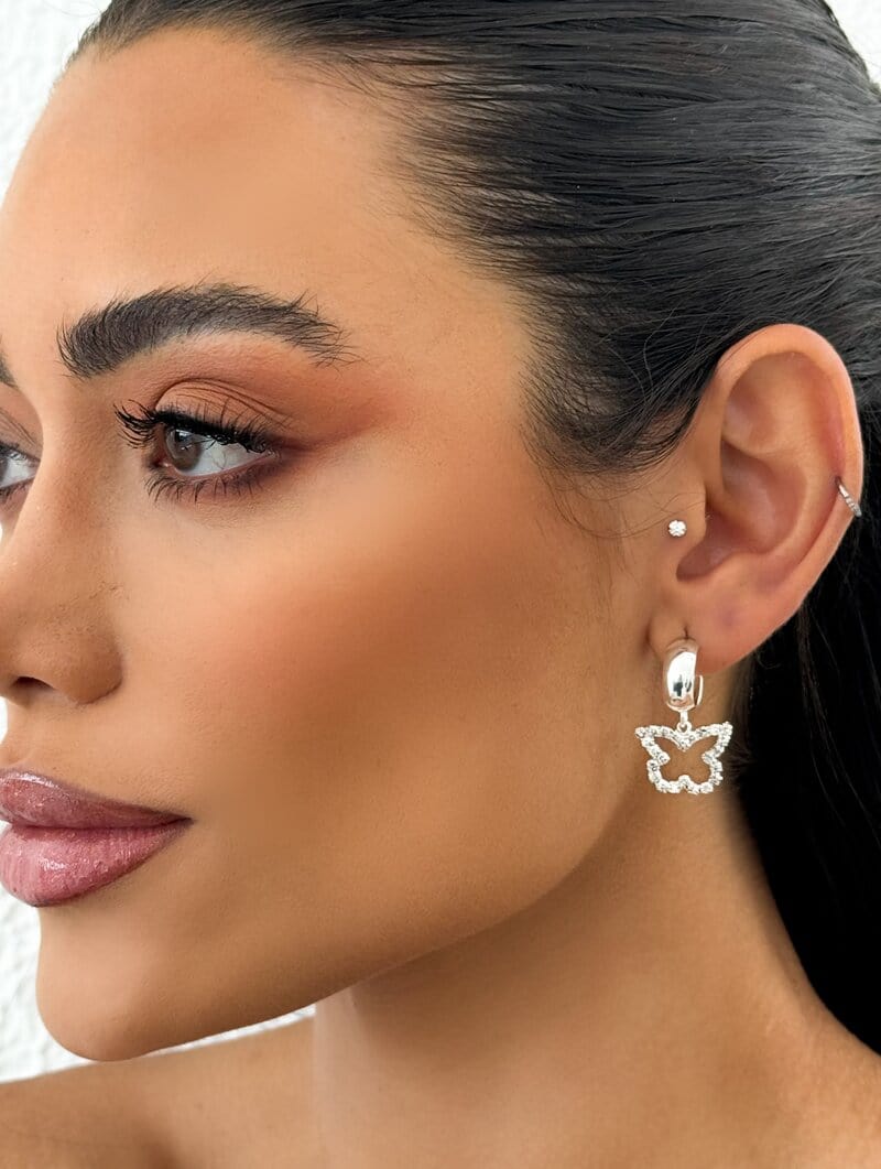 Brinco Folheado a Ouro 18k e Prata Argolinha Lisa com Borboleta Cravejada