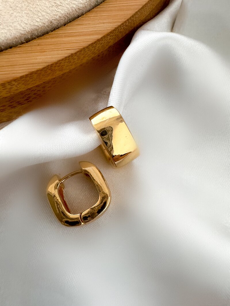 Brinco Folheado a Ouro 18k e Prata Argolinha Lisa Fecho Click