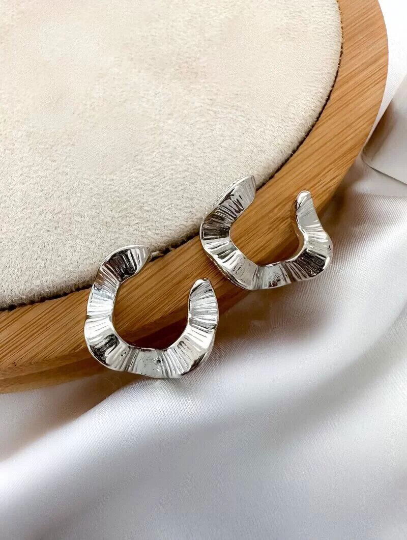 Brinco Folheado a Ouro 18k e Prata Argolinha Martelada
