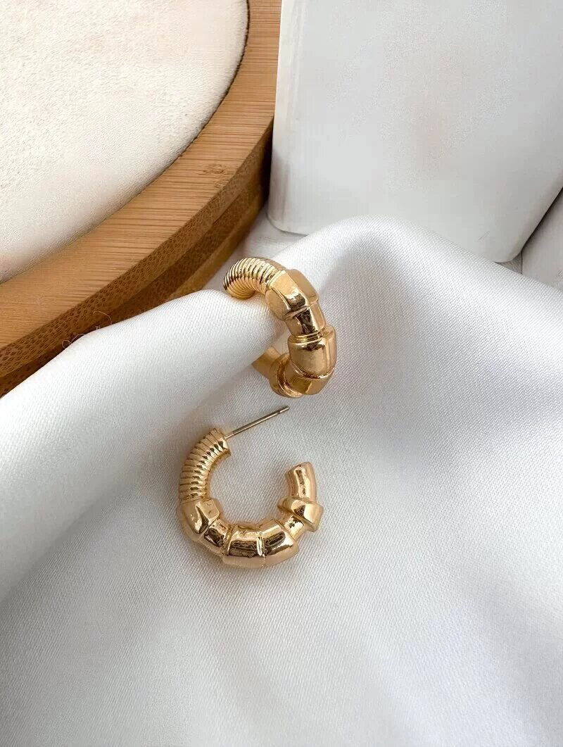 Brinco Folheado a Ouro 18k e Prata Argolinha Trabalhada
