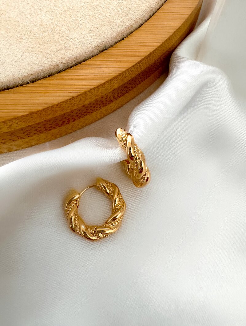Brinco Folheado a Ouro 18k e Prata Argolinha Trançada