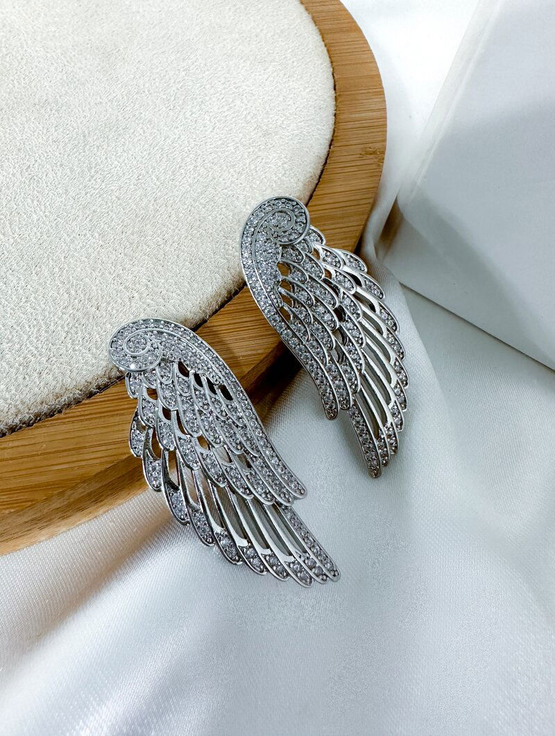 Brinco Folheado a Ouro 18k e Prata Asas Cravejadas