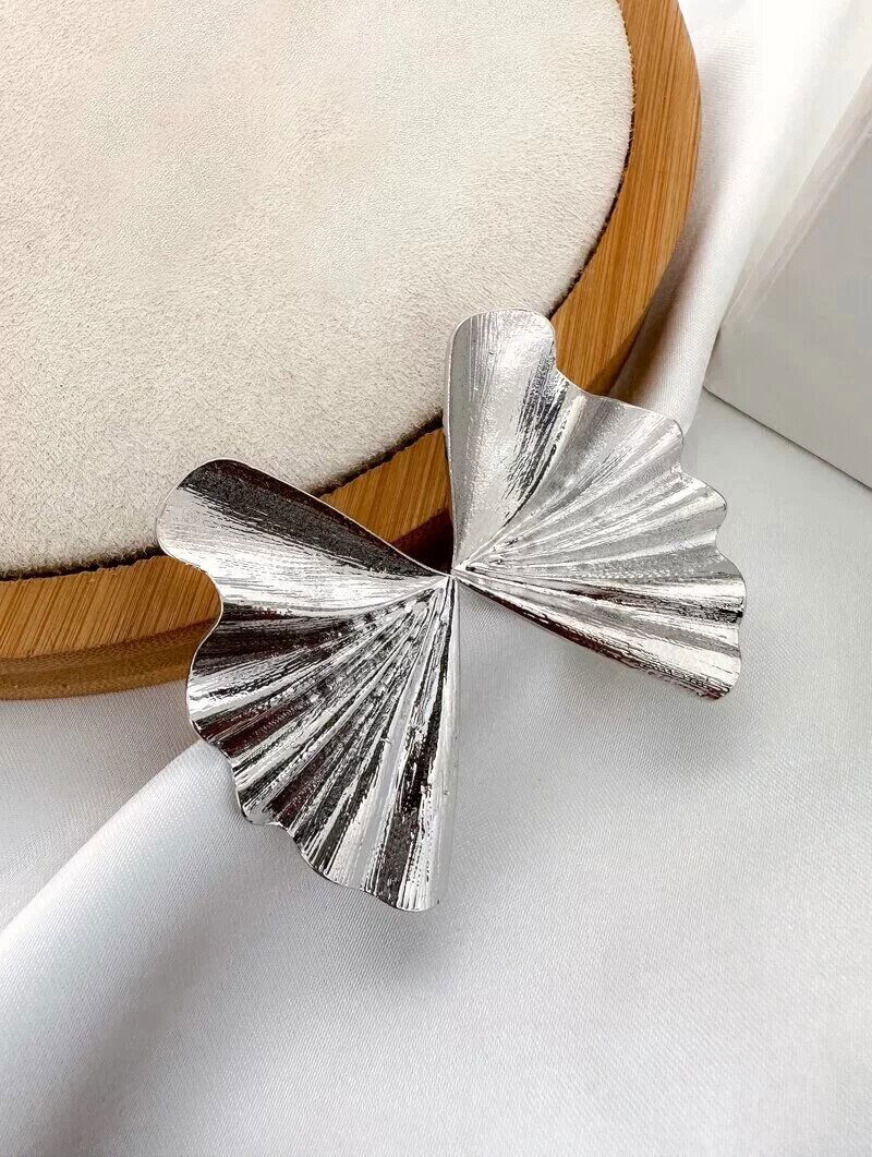 Brinco Folheado a Ouro 18k e Prata Asas Marteladas