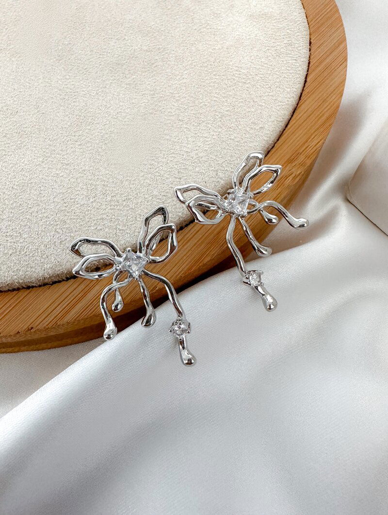 Brinco Folheado a Ouro 18k e Prata Borboleta com Zircônias