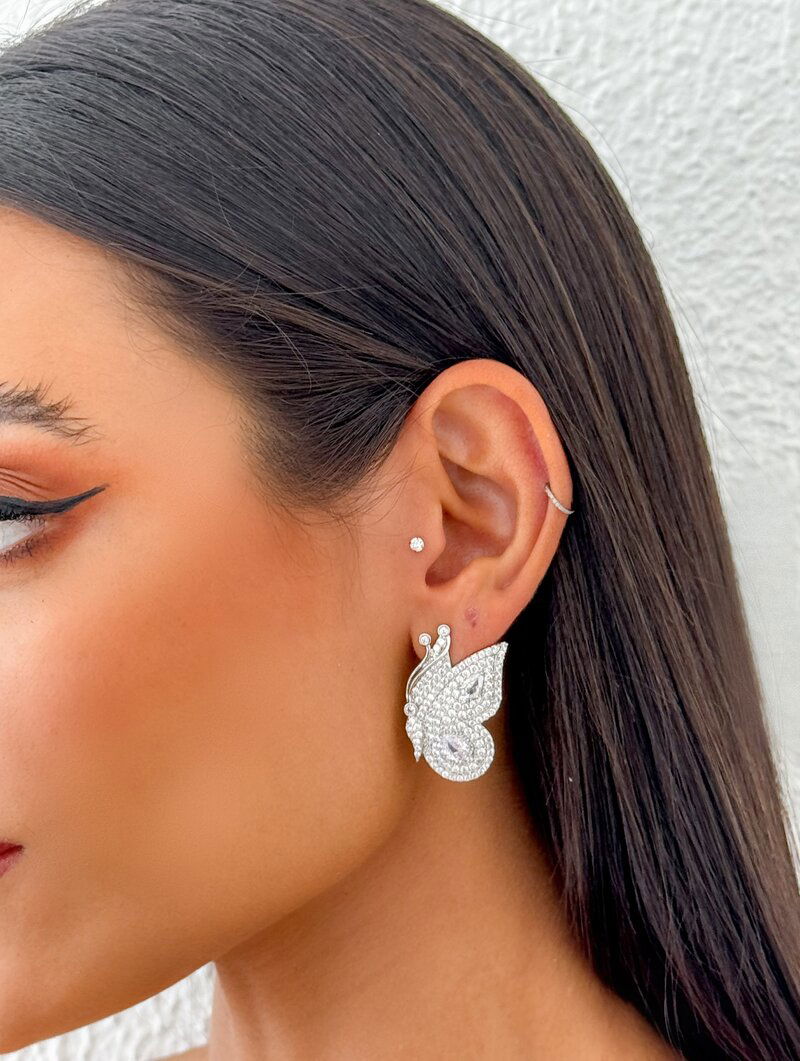 Brinco Folheado a Ouro 18k e Prata Borboleta Cravejada com Micro Zircônias