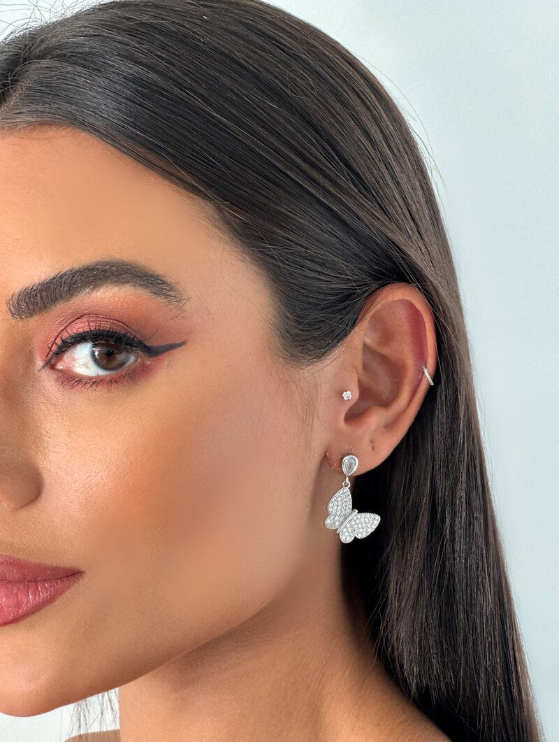 Brinco Folheado a Ouro 18k e Prata Borboleta Cravejada com Ponteira Gota