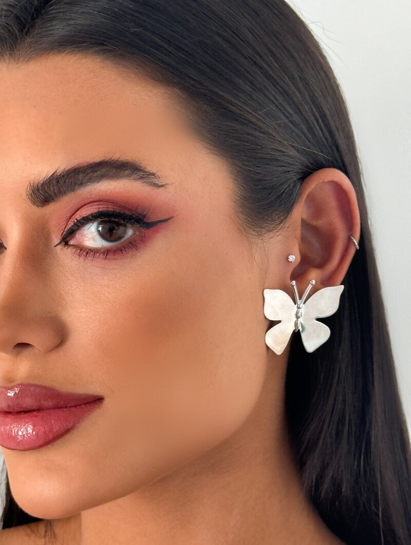 Brinco Folheado a Ouro 18k e Prata Borboleta Lisa