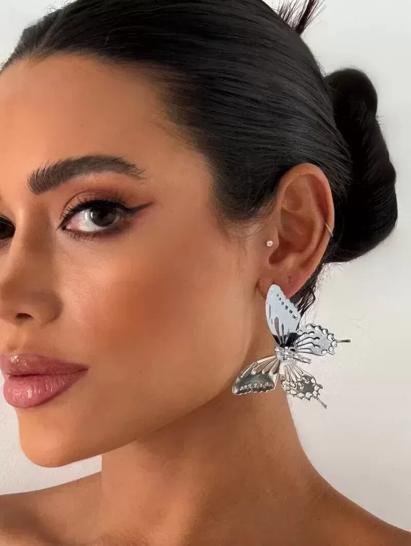 Brinco Folheado a Ouro 18k e Prata Borboleta Lisa com Navetes