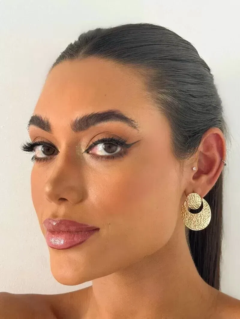 Brinco Folheado a Ouro 18k e Prata Botton com Argola Martelada