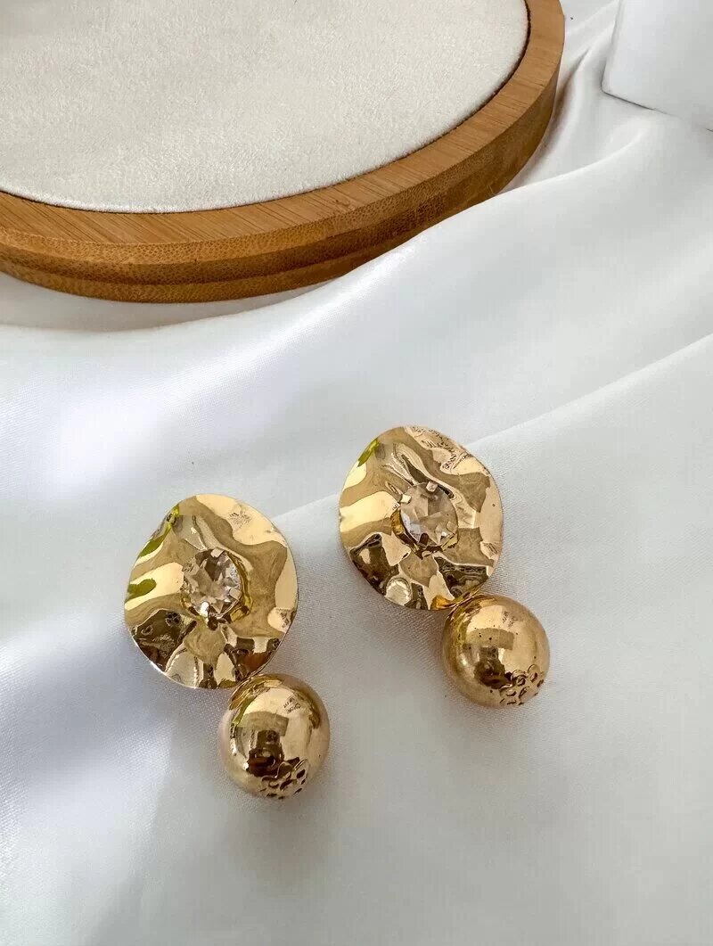 Brinco Folheado a Ouro 18k e Prata Botton com Zircônia e Esfera
