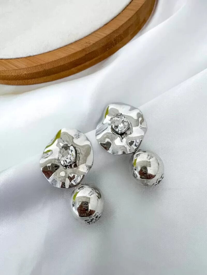 Brinco Folheado a Ouro 18k e Prata Botton com Zircônia e Esfera