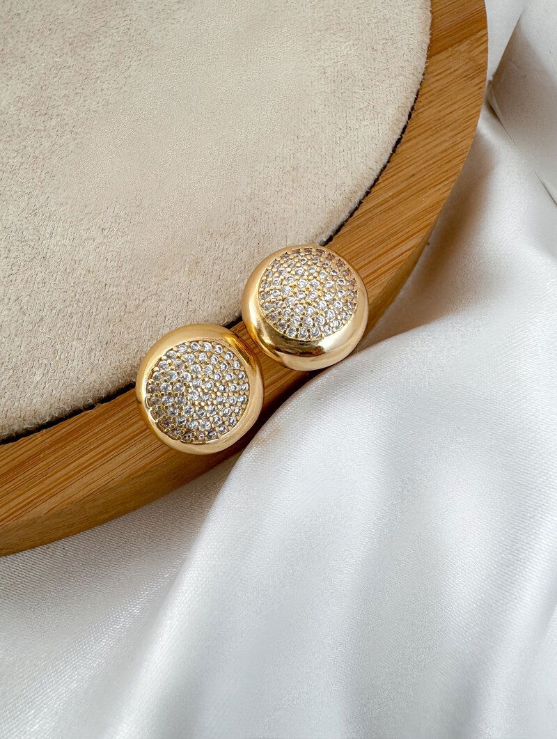 Brinco Folheado a Ouro 18k e Prata Botton Cravejado
