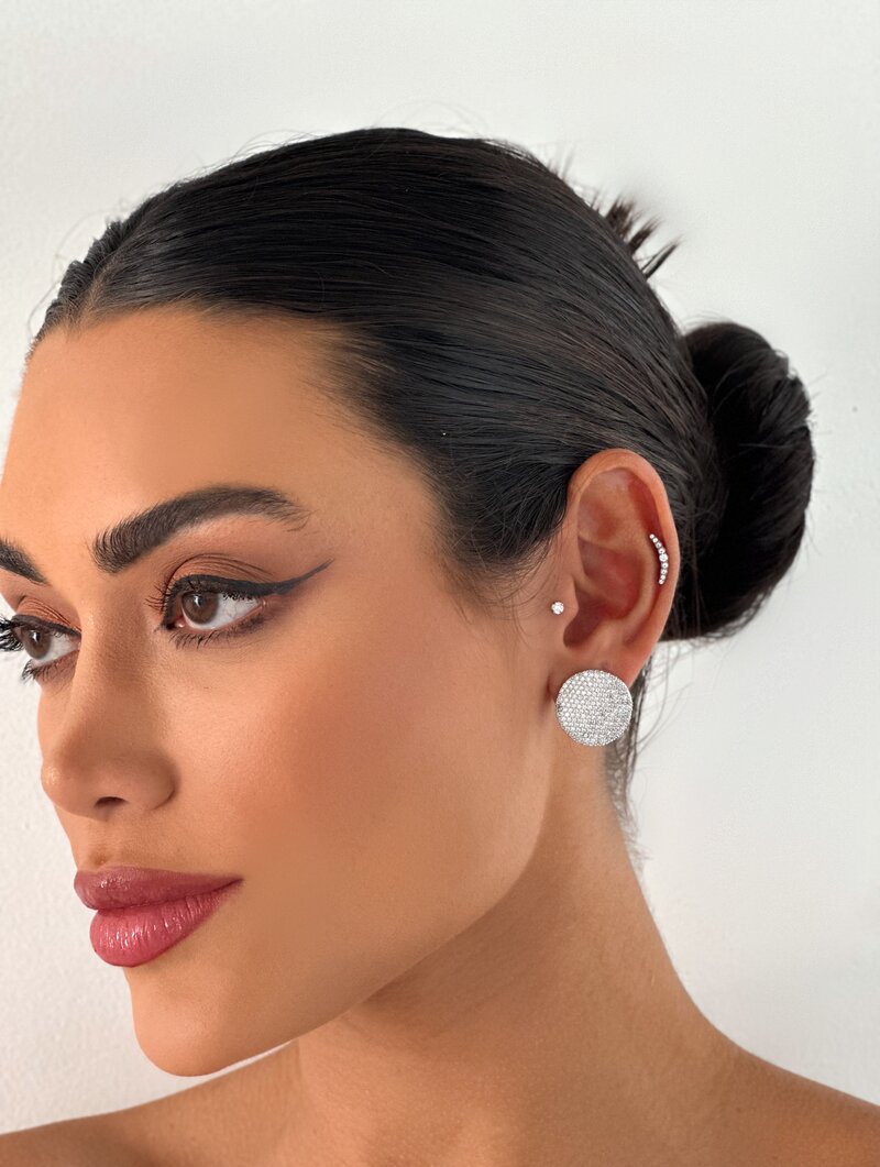 Brinco Folheado a Prata Botton Cravejado com Micro Zircônias