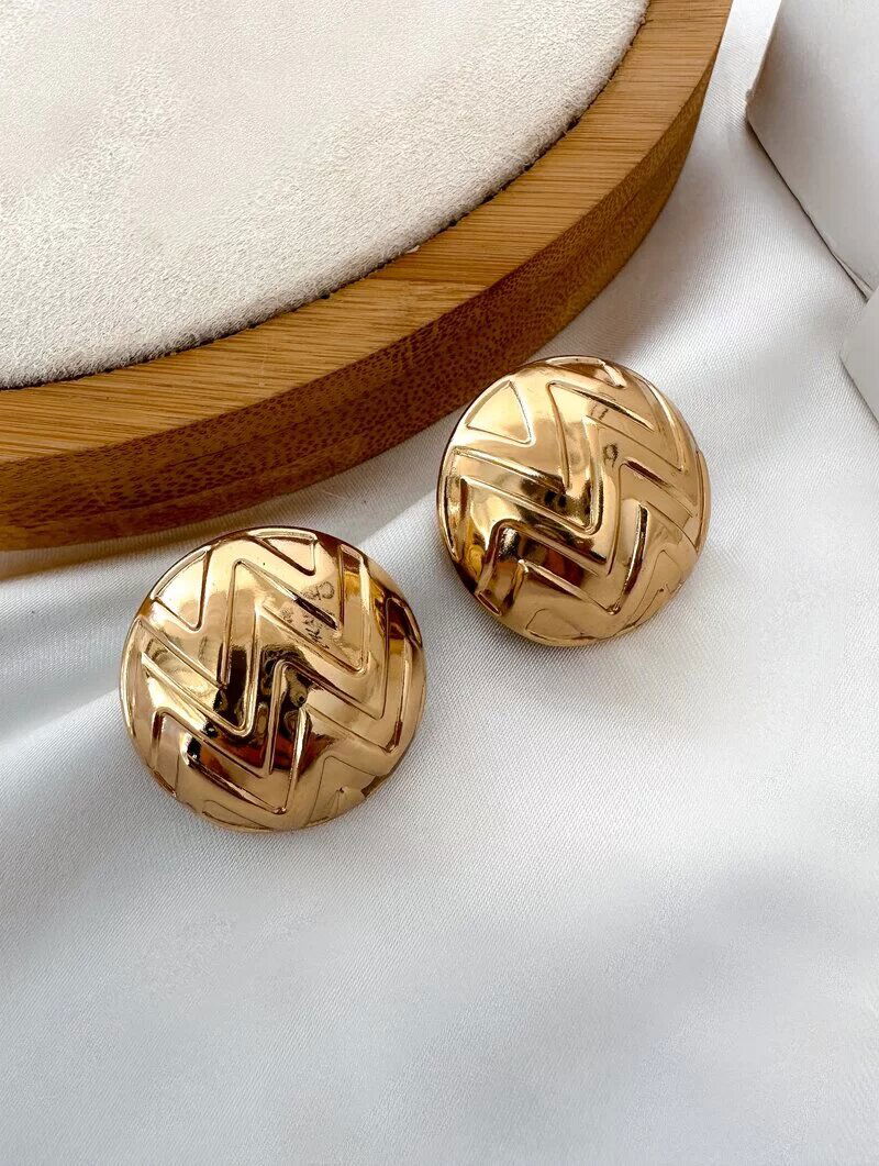 Brinco Folheado a Ouro 18k e Prata Botton Desenhado