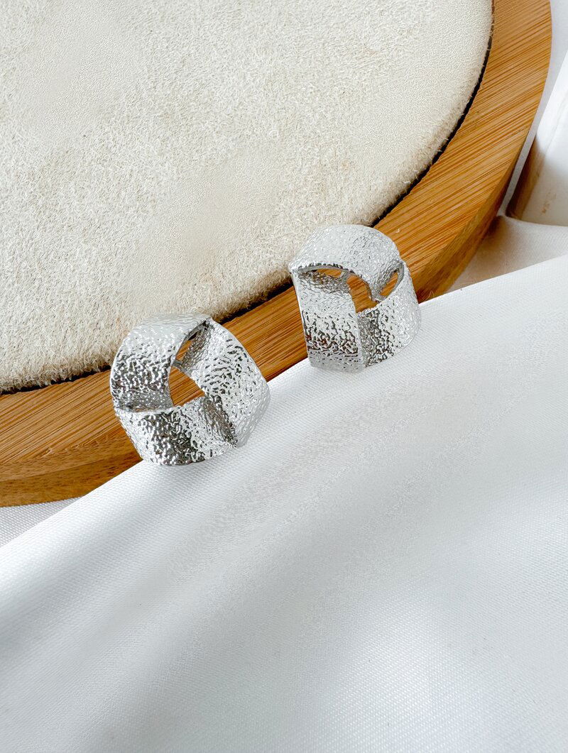 Brinco Folheado a Ouro 18k e Prata Botton Fios Estonados