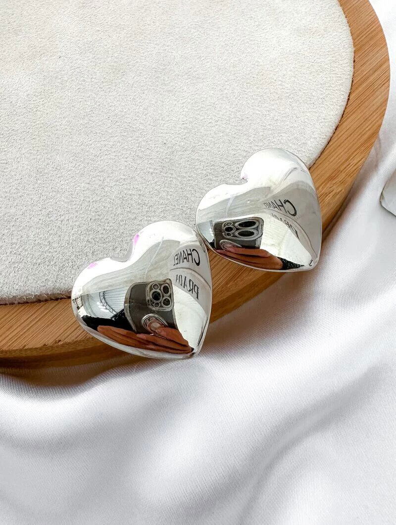 Brinco Folheado a Ouro 18k e Prata Botton Formato de Coração