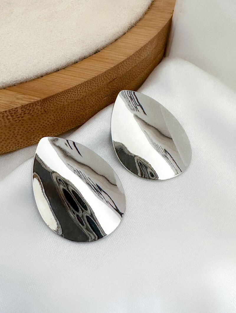 Brinco Folheado a Ouro 18k e Prata Botton Gota Lisa