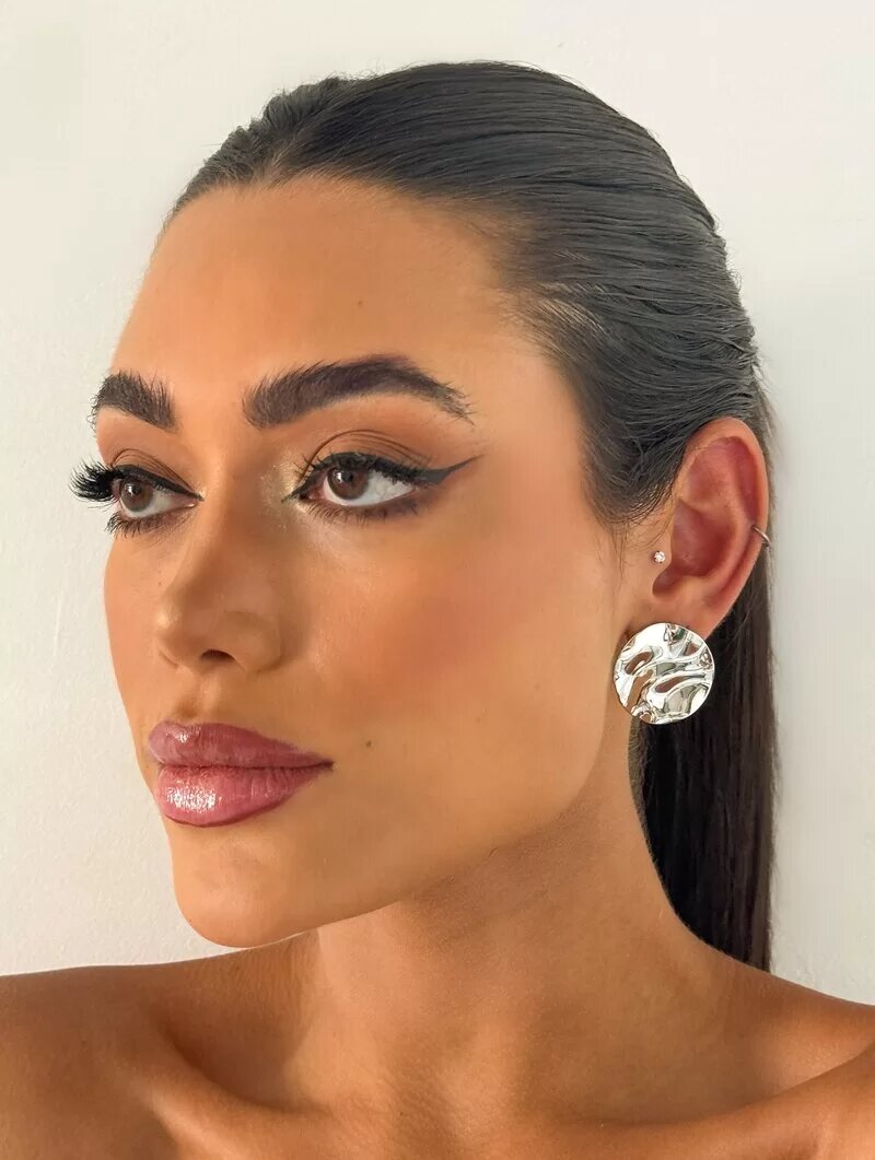 Brinco Folheado a Ouro 18k e Prata Botton Liso Martelado