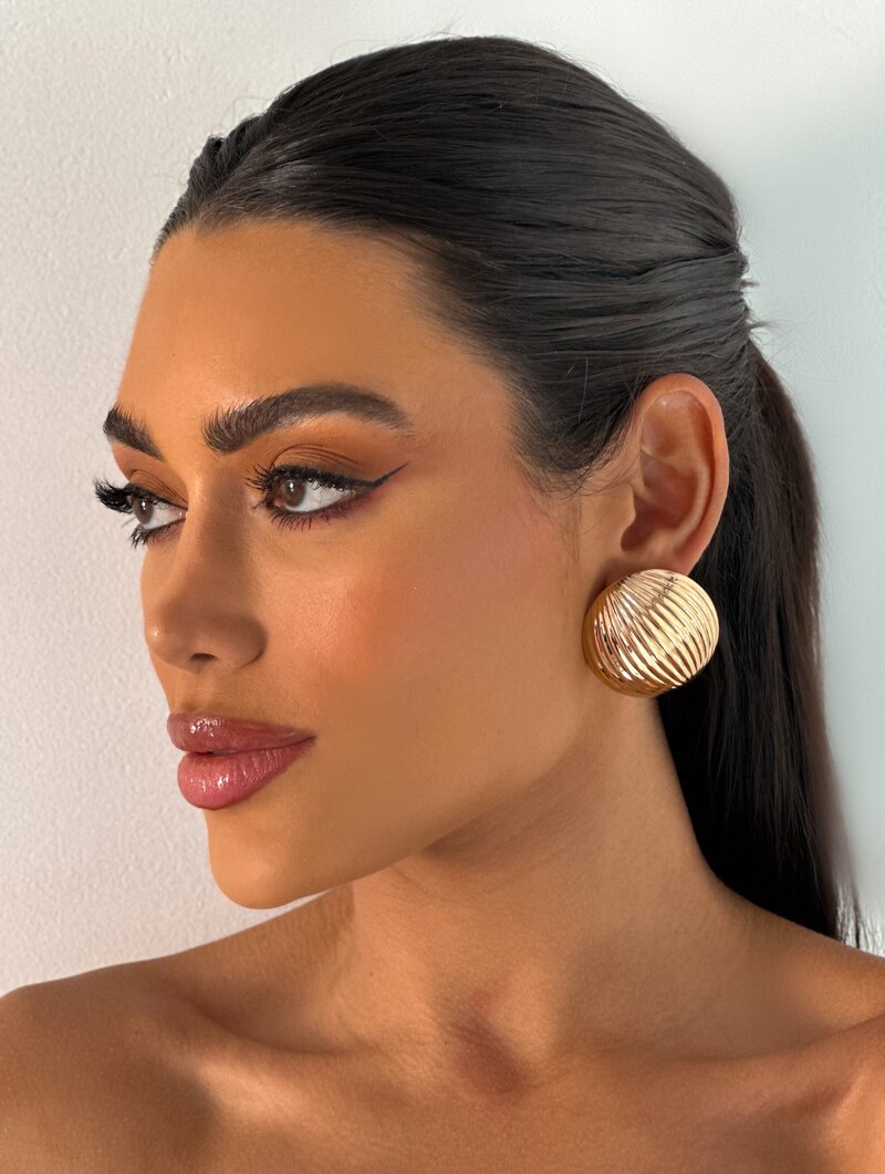 Brinco folheado a ouro 18k e prata botton listrado