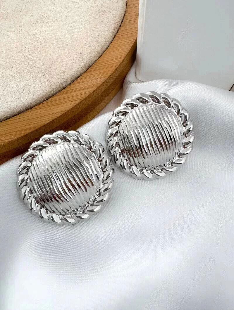 Brinco Folheado a Ouro 18k e Prata Botton Listrado com Borda Trançada