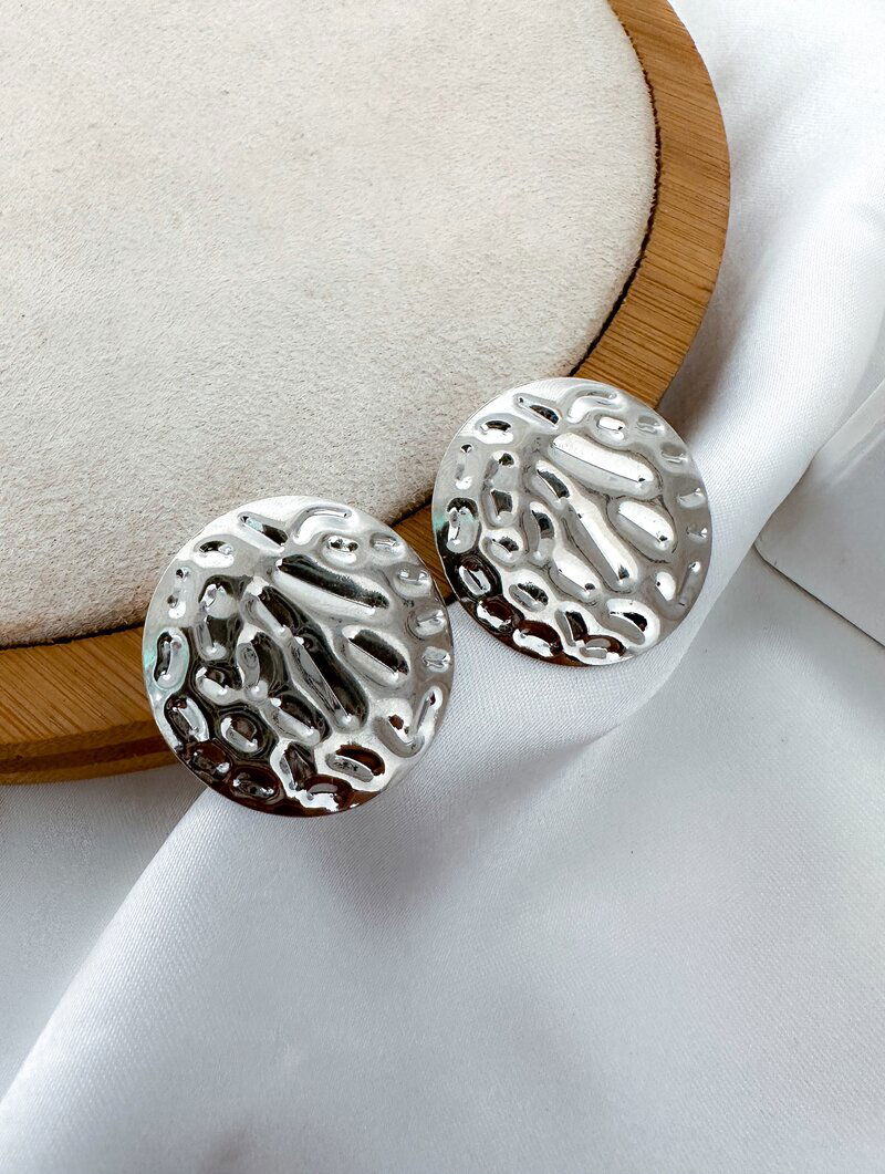 Brinco Folheado a Ouro 18k e Prata Botton Martelado