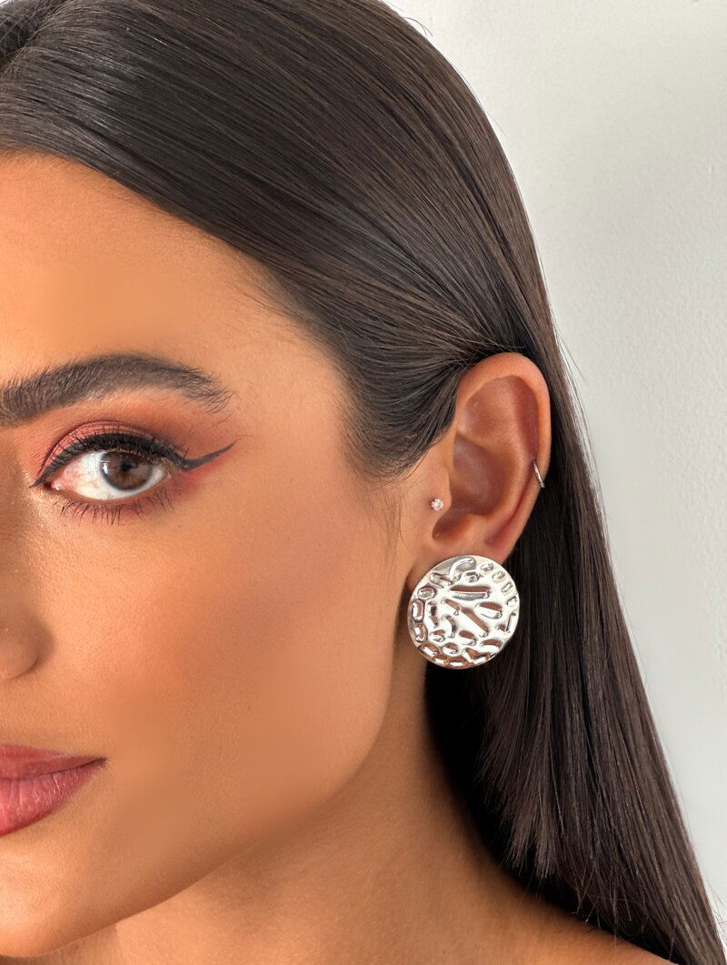 Brinco Folheado a Ouro 18k e Prata Botton Martelado