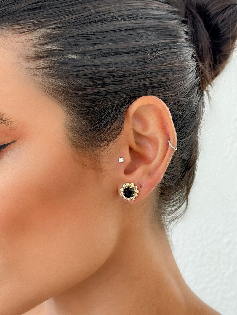 Brinco Folheado a Ouro 18k e Prata Botton Minimalista Cravejado com Zircônia