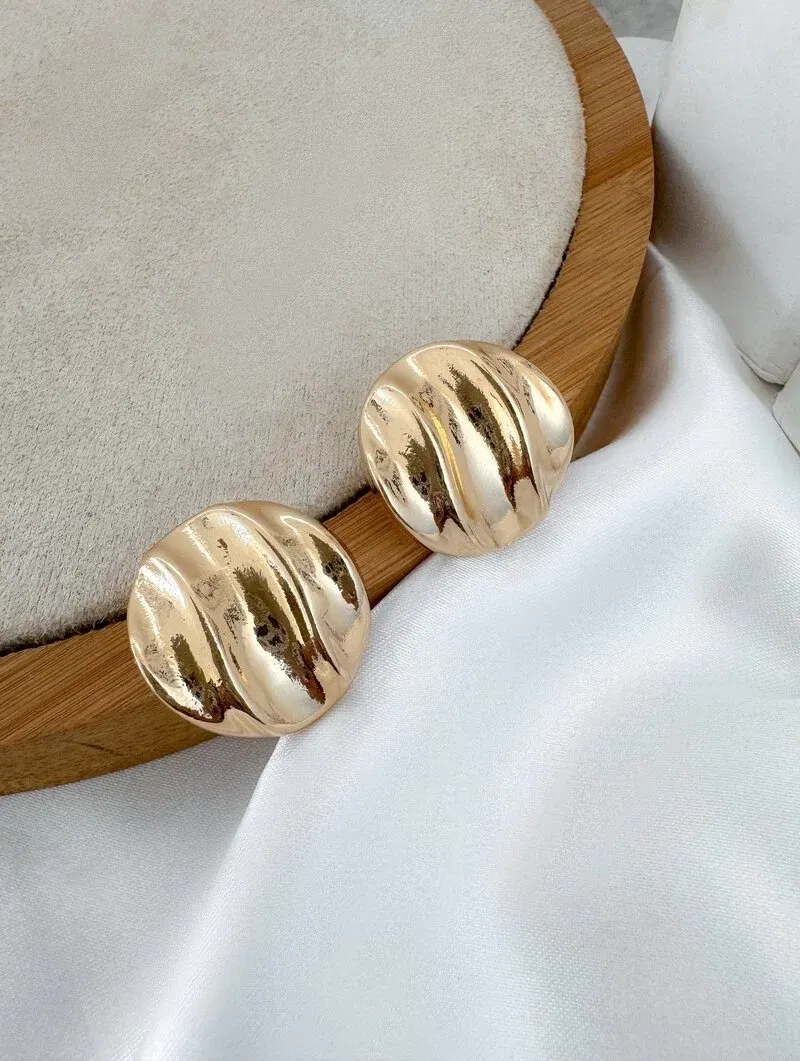 Brinco Folheado a Ouro 18k e Prata Botton Ondulado