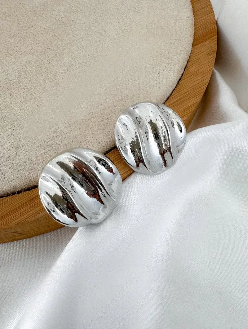 Brinco Folheado a Ouro 18k e Prata Botton Ondulado