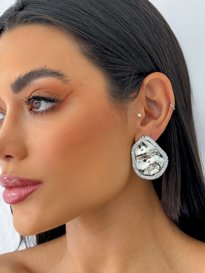 Brinco Folheado a Ouro 18k e Prata Botton Orgânico com Borda de Navetes