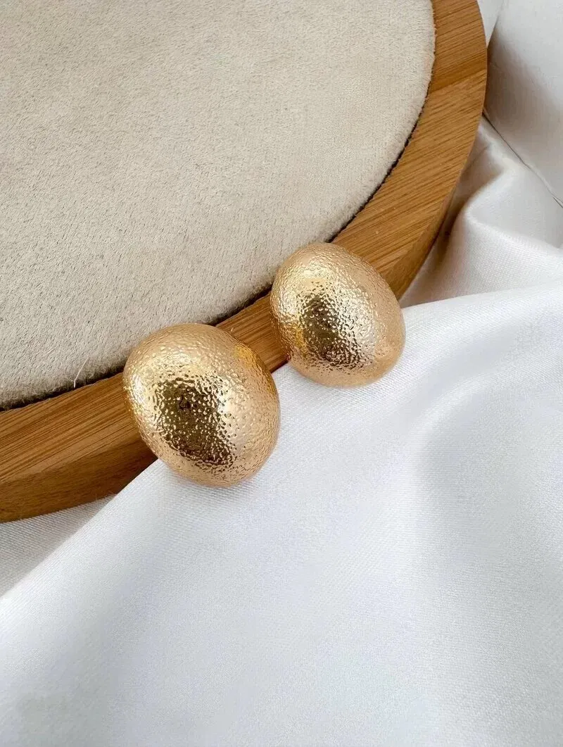 Brinco Folheado a Ouro 18k e Prata Botton Oval Escovado